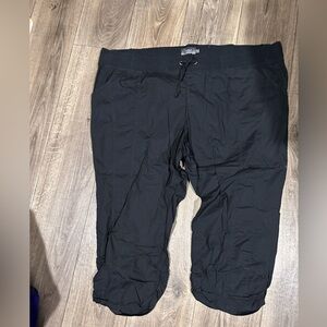 Torrid Black lightweight cropped pants